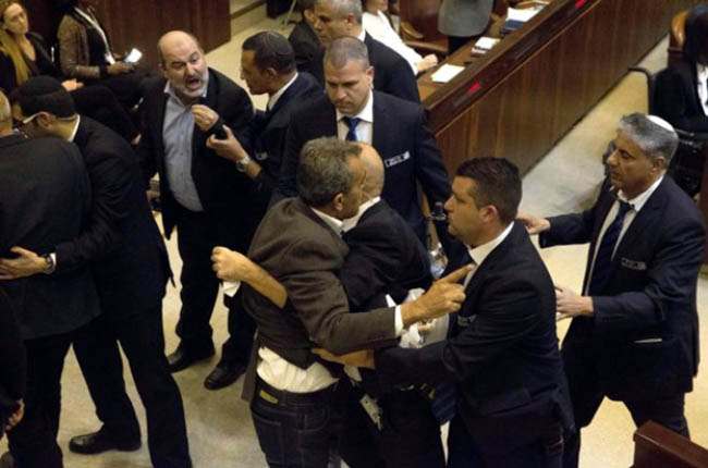 اخراج نماینده‌های عرب پارلمان اسرائیل به دلیل اعتراض به سخنرانی مایک پنس 